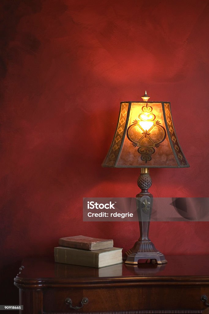 Lampada da tavolo antico - Foto stock royalty-free di Ambientazione interna