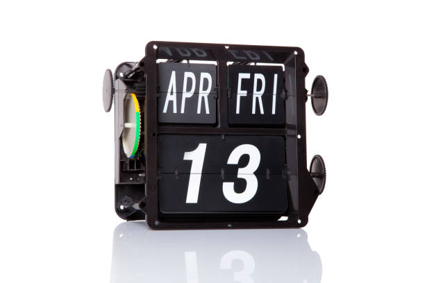 istock Vintage Mechanical calendar retro isolated 909187336