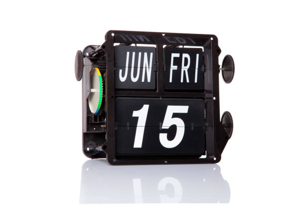 istock Vintage Mechanical calendar retro isolated 909187338