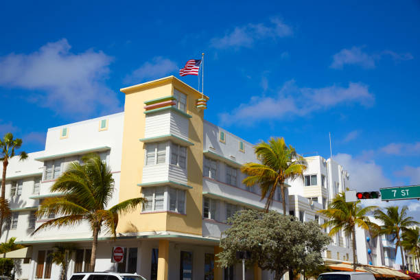 istock Miami Beach Ocean boulevard Art Deco Florida 909188264