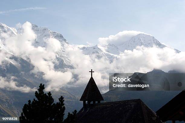 Góra Jungfrau Z Wioski Murren Szwajcaria - zdjęcia stockowe i więcej obrazów Bez ludzi - Bez ludzi, Chmura, Fotografika