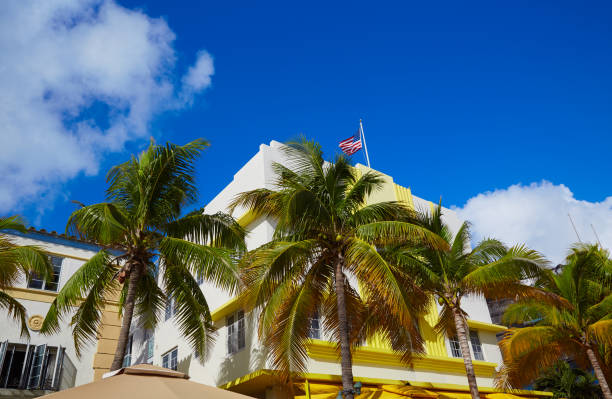istock Miami Beach Ocean boulevard Art Deco Florida 909188352