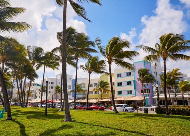istock Miami Beach Ocean boulevard Art Deco Florida 909188678