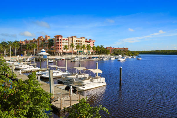 marina de la baie de naples en floride usa - collier county photos et images de collection