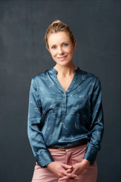 istock Smiling lady portrait 909197212