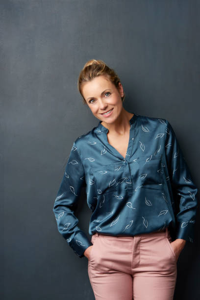 istock Smiling lady portrait 909197234