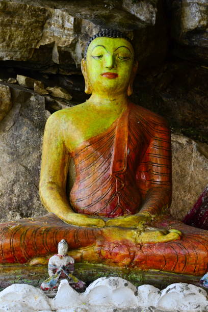 istock Large and small old Buddha statues in the cave temple 909199864