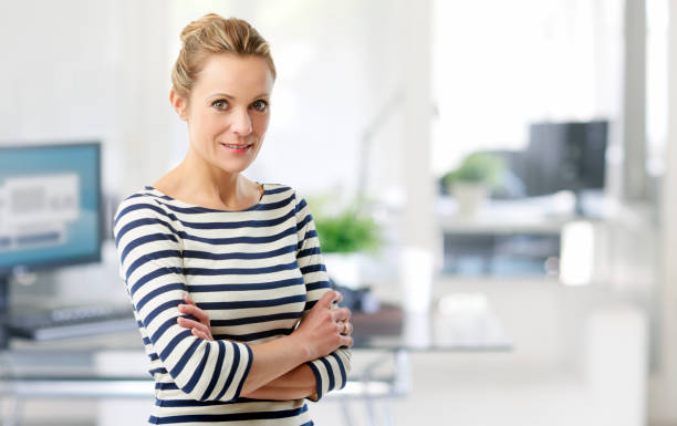 istock Businesswoman at the office 909199914