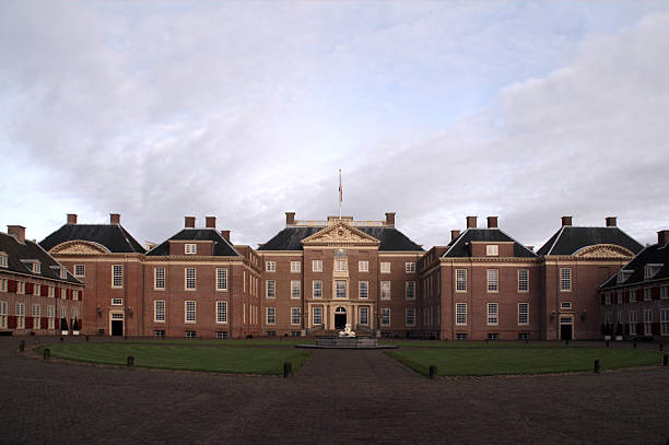 palais hollandais - apeldoorn photos et images de collection