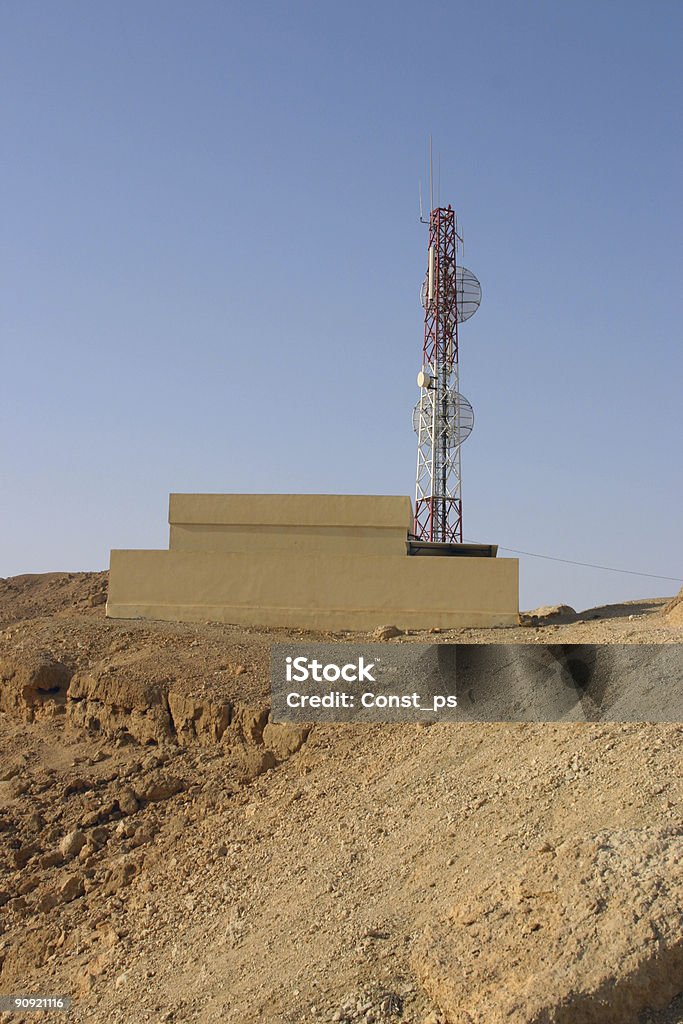 Torre di GSM in deserto - Foto stock royalty-free di Albergo