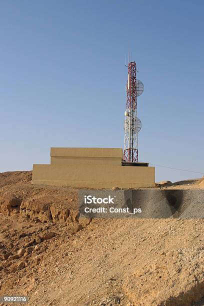 Torre Di Gsm In Deserto - Fotografie stock e altre immagini di Albergo - Albergo, Altopiano, Antenna parabolica