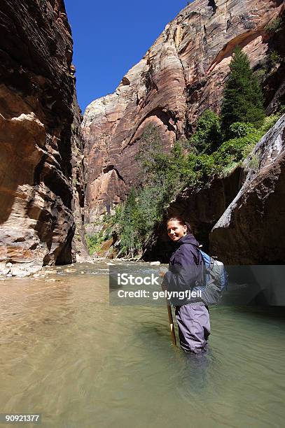 Foto de A Aventura e mais fotos de stock de Adulto - Adulto, Andar, Atividade Recreativa