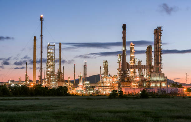 istock Industry Oil refinery 909216872