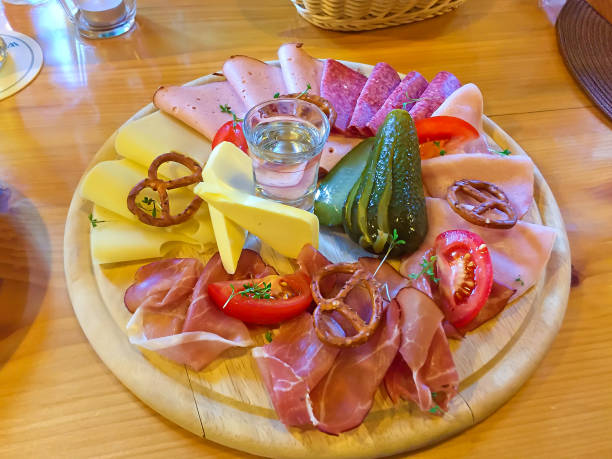 istock Plate with typical bavarian food 909224832