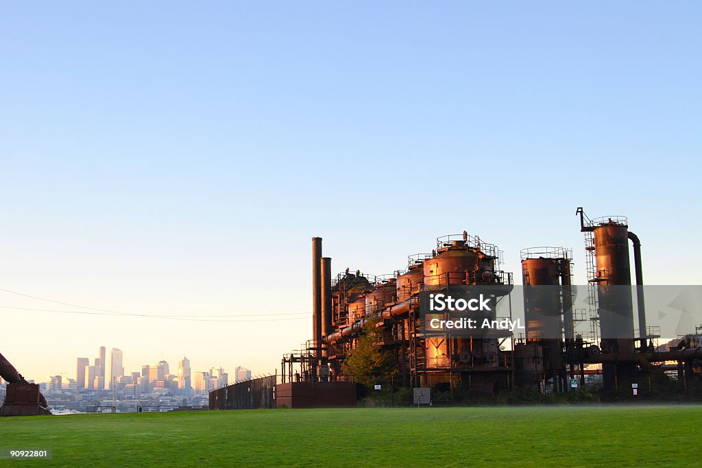 Парк газовой станции и Сиэтл Skyline - Стоковые фото Environmental Protection Agency роялти-фри