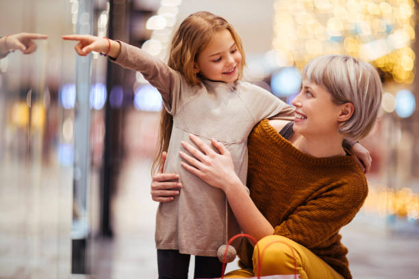 istock Mum and daughter choosing presents 909231874