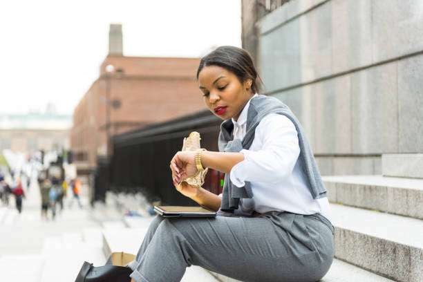 istock Businesswoman using smart watch 909232160