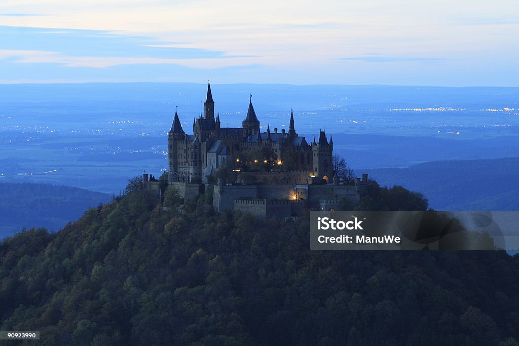 Zamek Hohenzollern w nocy - Zbiór zdjęć royalty-free (Zamek - Konstrukcja budowlana)