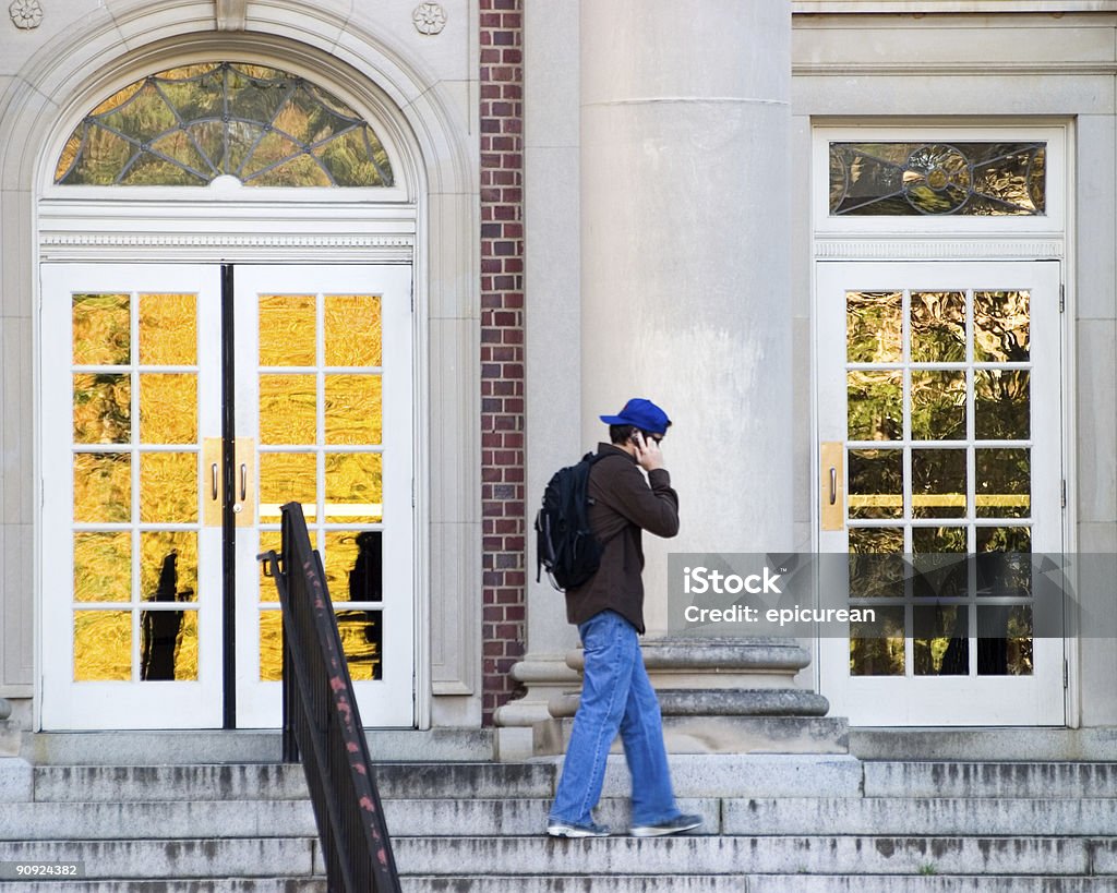 College-Student auf Zelle - Lizenzfrei Alt Stock-Foto