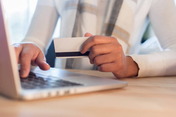 istock Woman shops online 909255686