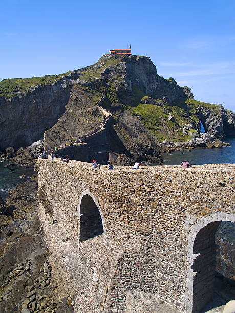 san juan de gazteluatxe, vizcay, spanien - vizcay stock-fotos und bilder