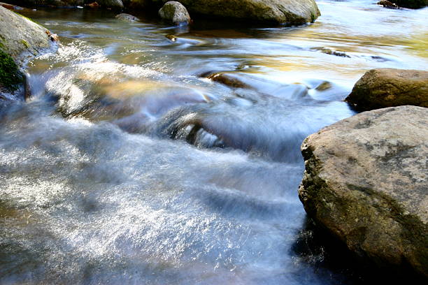 watauga река течет - north carolina mountain river autumn стоковые фото и изображения