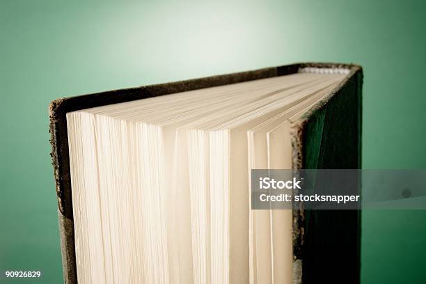 Libro Vecchio - Fotografie stock e altre immagini di Aperto - Aperto, Carta, Close-up