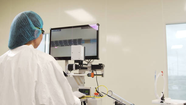 istock laboratory assistant in the laboratory for scientific equipment 909268328