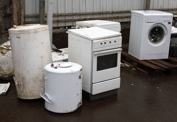 istock Waste houshold appliances outdoor 909268728