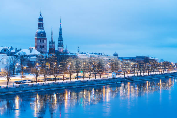 리가 타워수 겨울 - riga baltic countries europe night 뉴스 사진 이미지