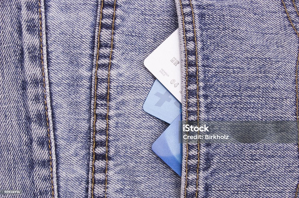 Кредитные карты в карман джинсов - Стоковые фото Банковское дело роялти-фри