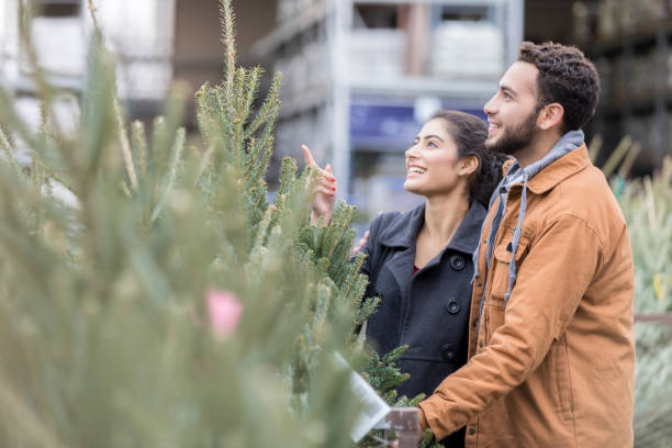istock Excited young couple shopping for Christmas tree 909271564
