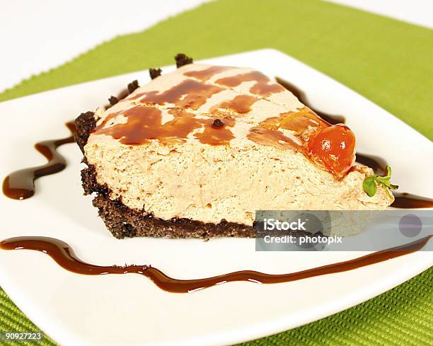 Photo libre de droit de Cheesecake Au Chocolat Pièce banque d'images et plus d'images libres de droit de Aliment - Aliment, Aliment en portion, Assiette