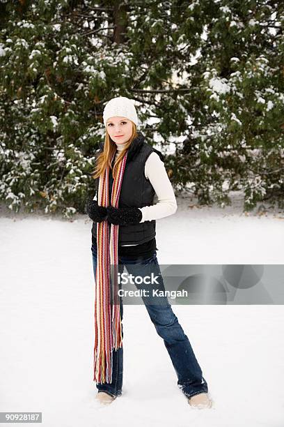 Foto de Retrato De Inverno e mais fotos de stock de 25-30 Anos - 25-30 Anos, Adolescente, Adolescentes Meninas