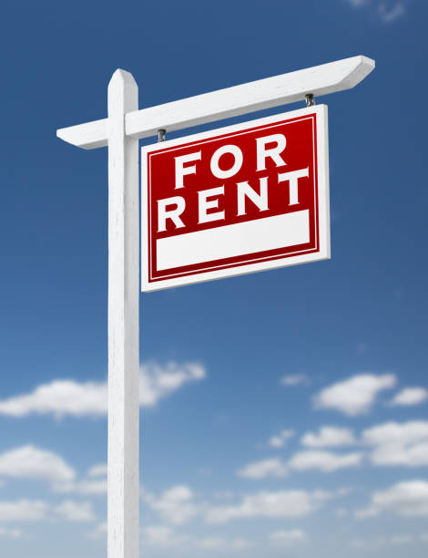 istock Right Facing For Rent Real Estate Sign on a Blue Sky with Clouds. 909290858