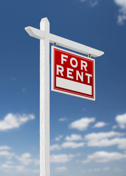 istock Right Facing For Rent Real Estate Sign on a Blue Sky with Clouds. 909290864