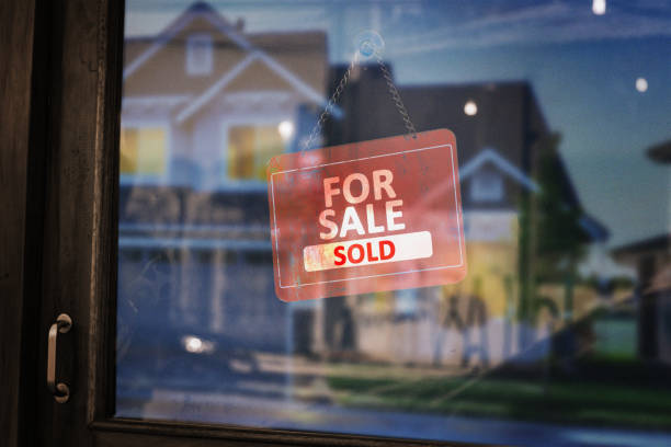 istock Housing For Sale and Sold 909291826