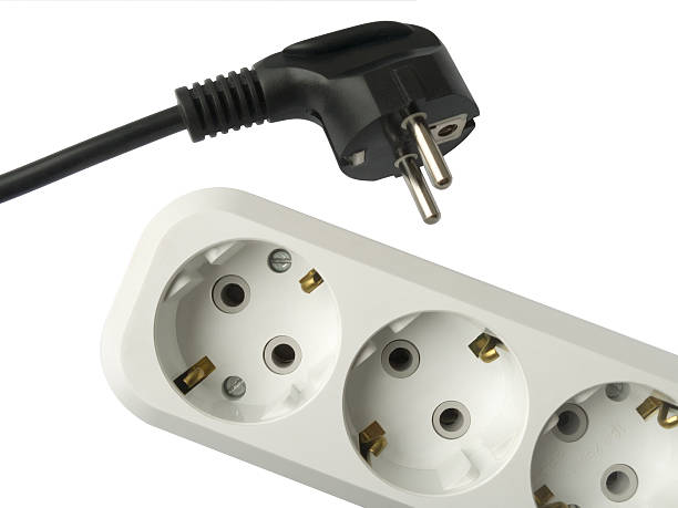 spina elettrica (nero) e femmina (bianco - electric plug connection separation power cable foto e immagini stock