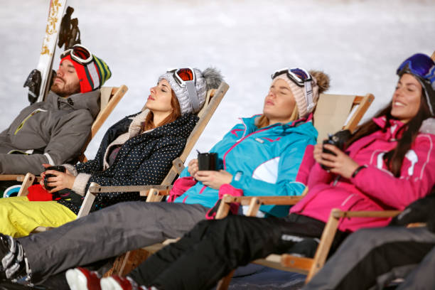 skiers group sunbathing in sunbed on ski terrain - skiing snow ski slope sunlight imagens e fotografias de stock