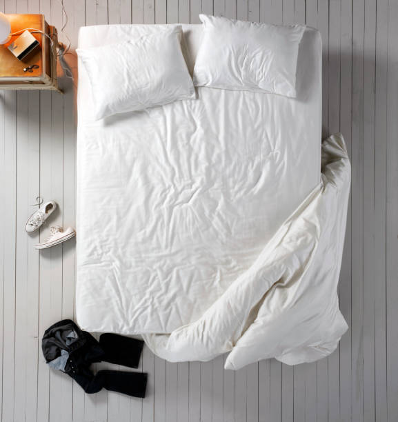 엠티 침대 1개 - bedroom pillows 뉴스 사진 이미지
