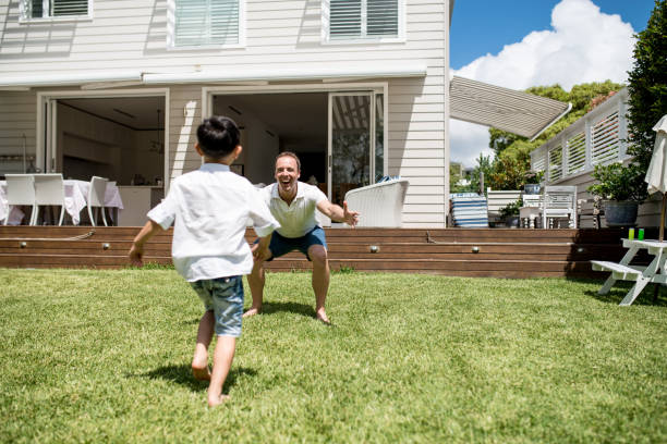 istock Son runs to father in embrace 909325942