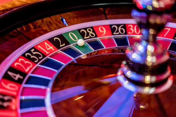 カジノのルーレットにクローズ アップ - casino ストックフォトと画像
