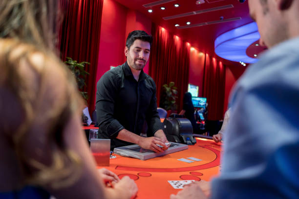 カジノで働くディーラー - casino worker ストックフォトと画像