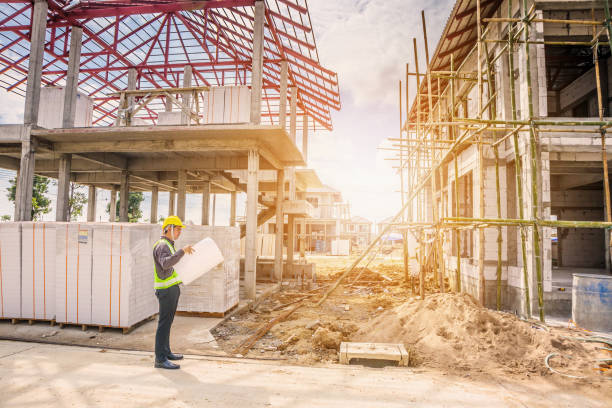istock Asian business man construction engineer worker at house building site 909349822