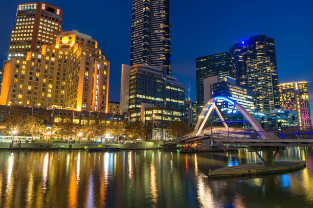 istock Beautiful cityscape at night with bridge across river 909350148
