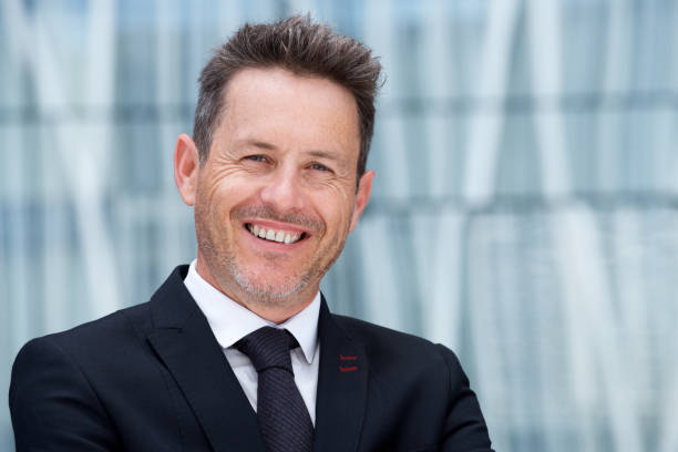 istock Close up handsome businessman smiling in suit and tie 909350182