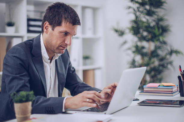 istock Businessman works in office alone 909353910