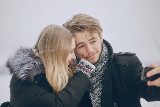 istock couple in winter 909354430