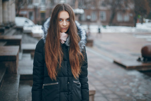 istock girl in city 909356836