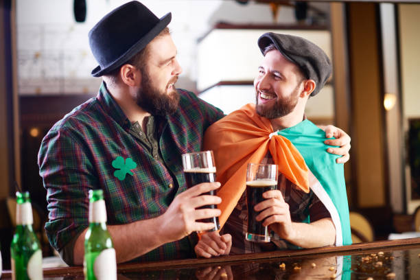 st patricks day festival - irish culture beer drinking pub imagens e fotografias de stock